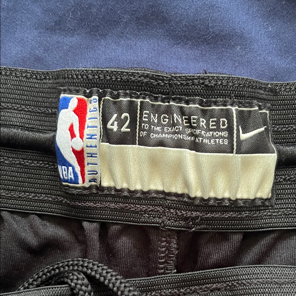 Nike Men's Black and White Brooklyn Nets Athletic Shorts - Picture 2 of 2